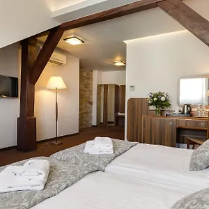 https://hotel-wit-stwosz.krakowhotelspoland.com